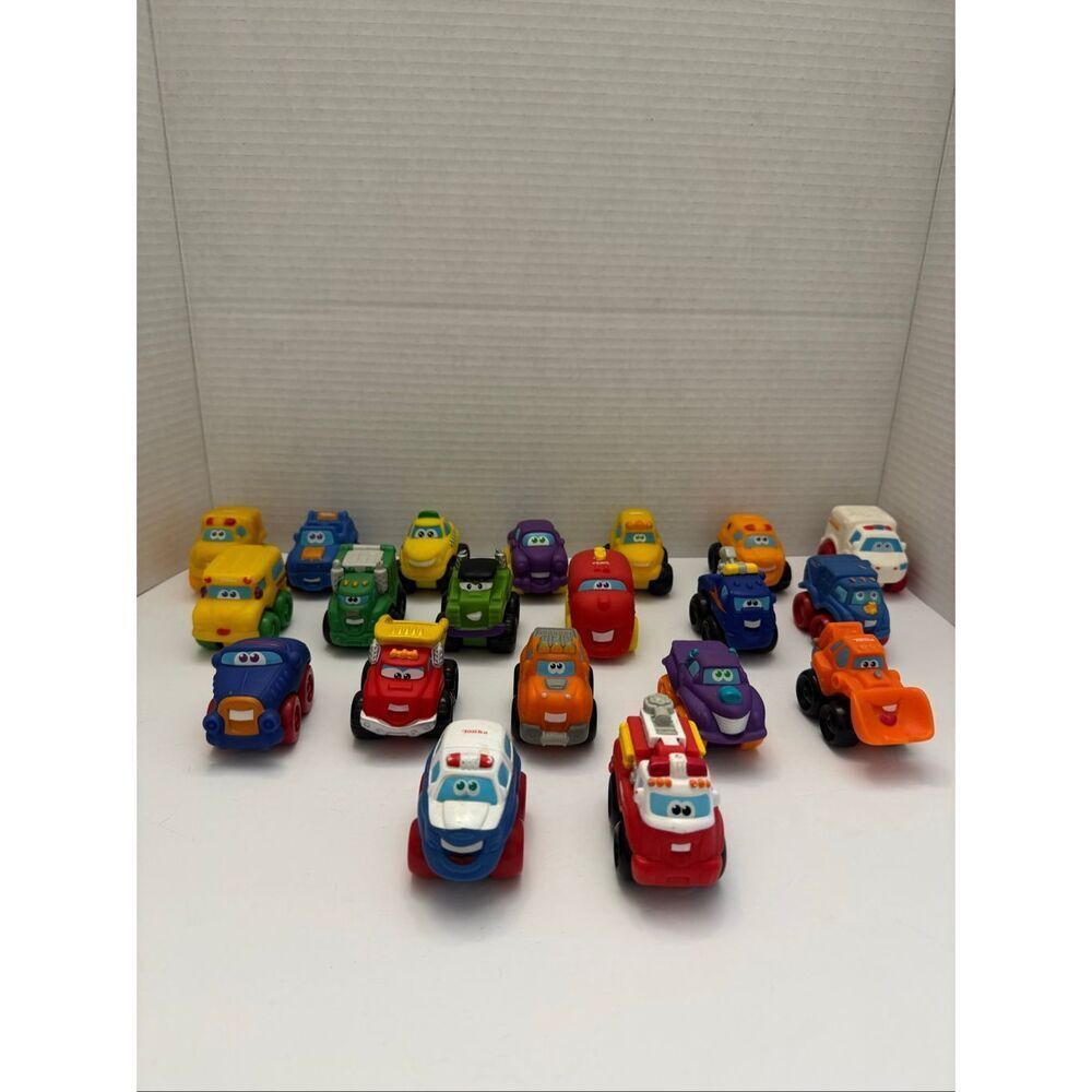Tonka Playskool Chuck & Friends Mini Wheel Pals Lot of 20 Cars Trucks Equipment - Picture 3 of 3